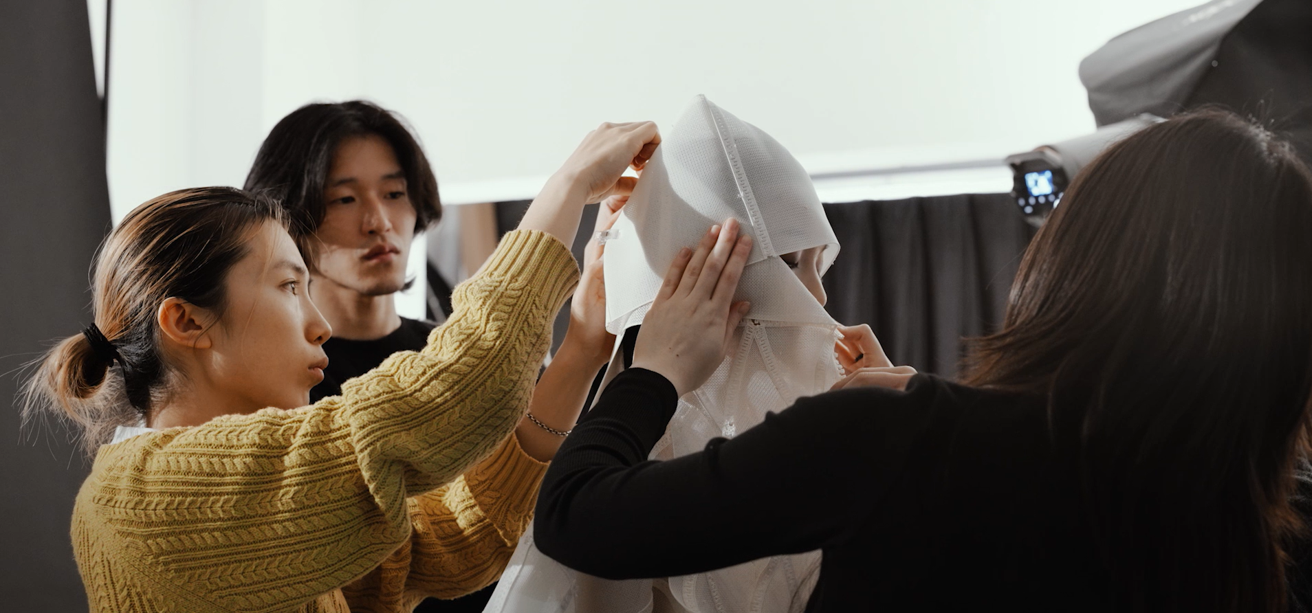 qutai members working in studio